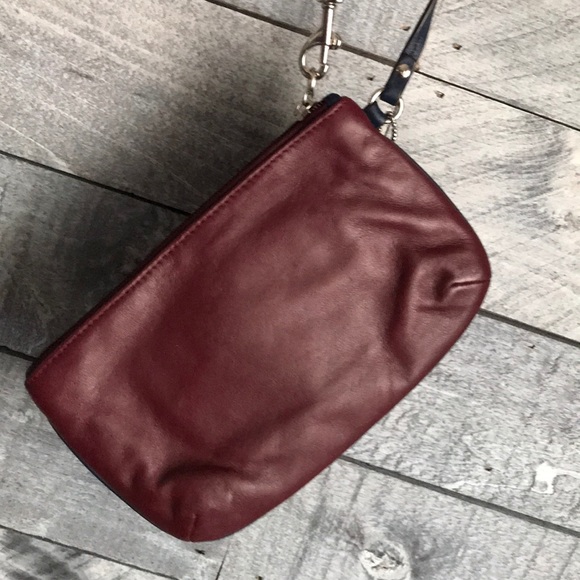 Coach large quilted leather wristlet - Picture 3 of 5